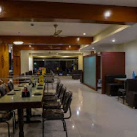 Hotel Vaibhav,Akola Bagian luar foto