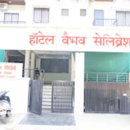 Hotel Vaibhav,Akola Bagian luar foto