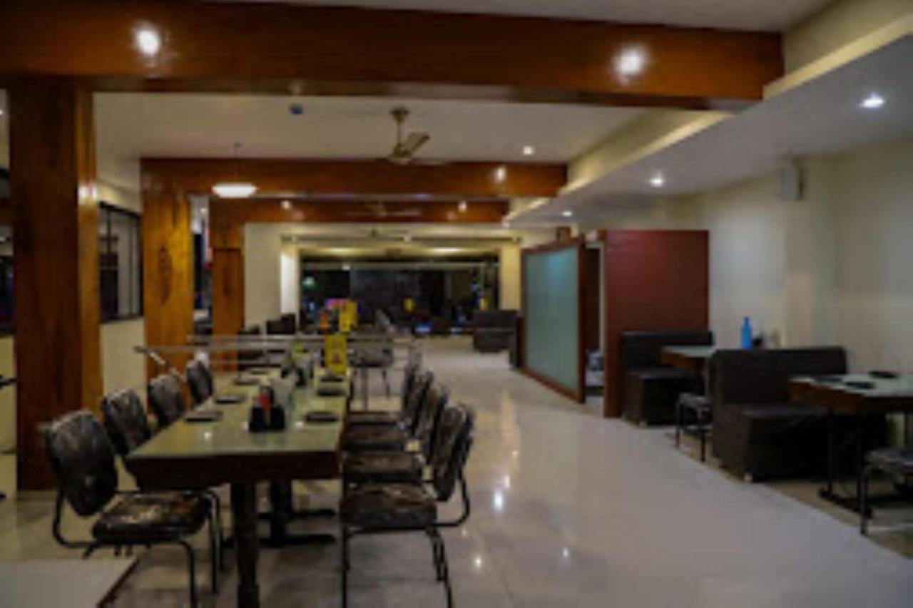 Hotel Vaibhav,Akola Bagian luar foto
