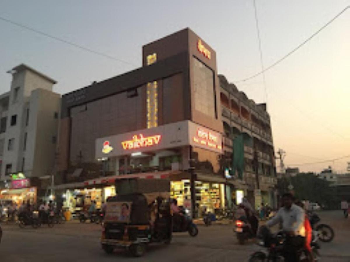 Hotel Vaibhav,Akola Bagian luar foto