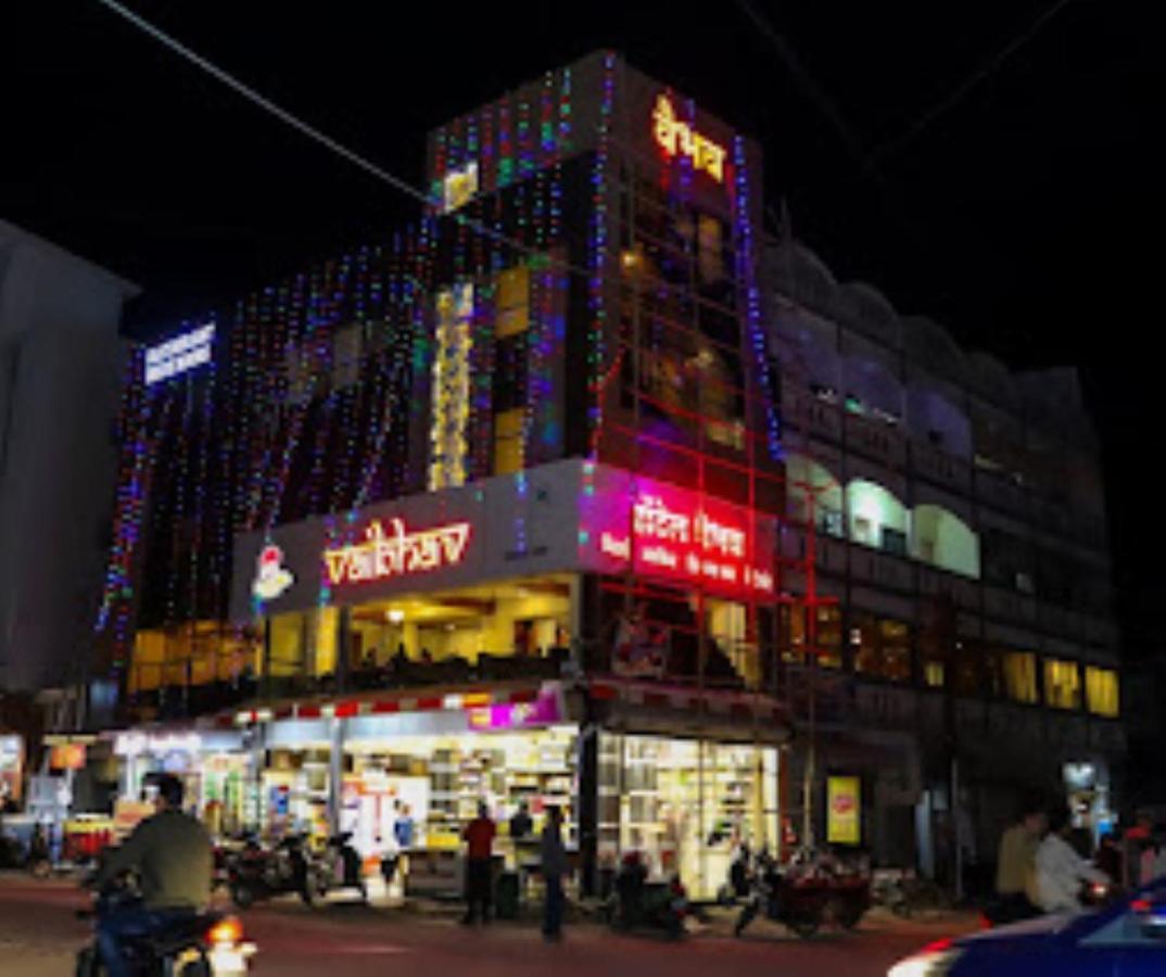Hotel Vaibhav,Akola Bagian luar foto