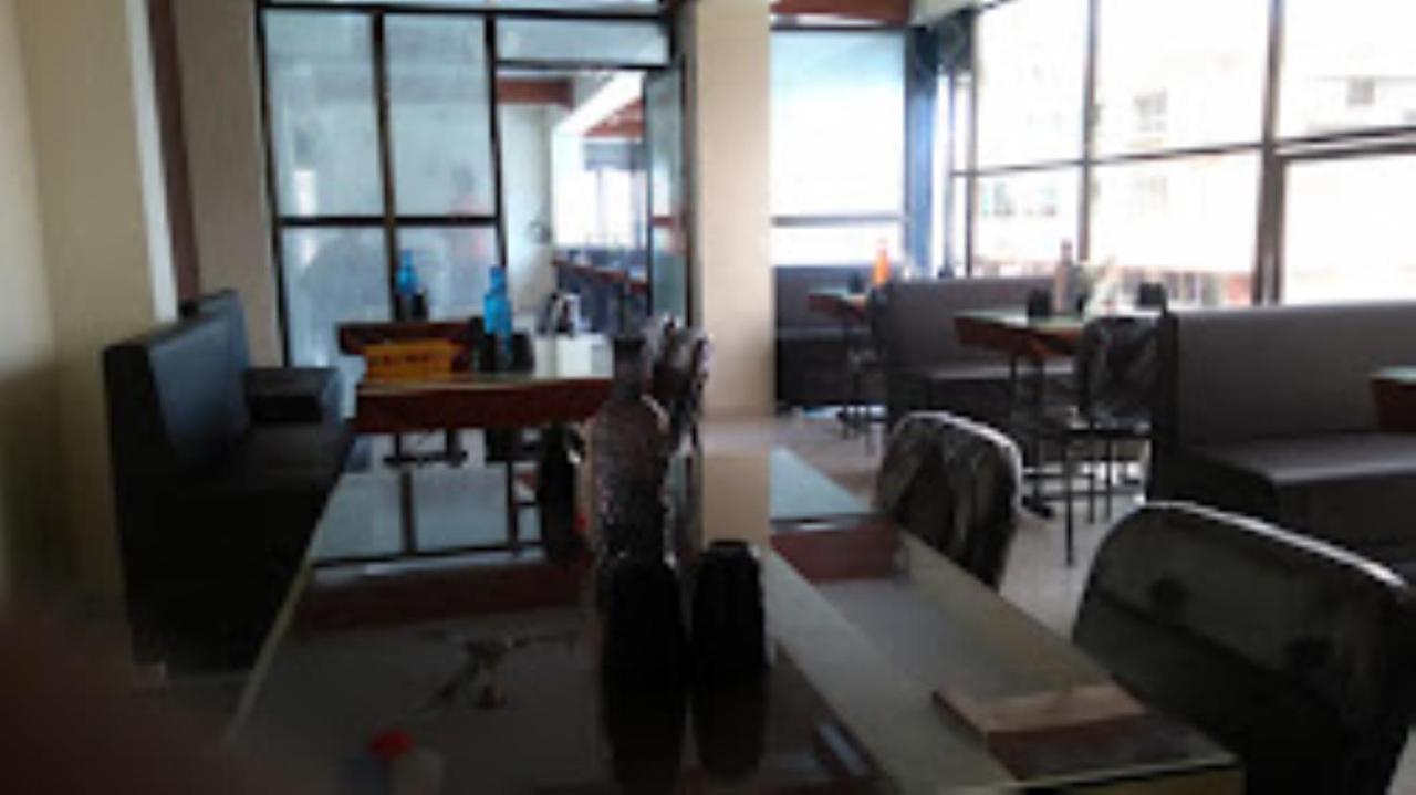 Hotel Vaibhav,Akola Bagian luar foto