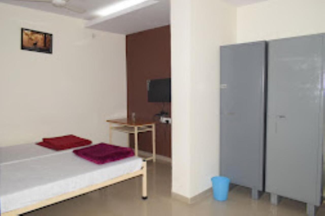 Hotel Vaibhav,Akola Bagian luar foto