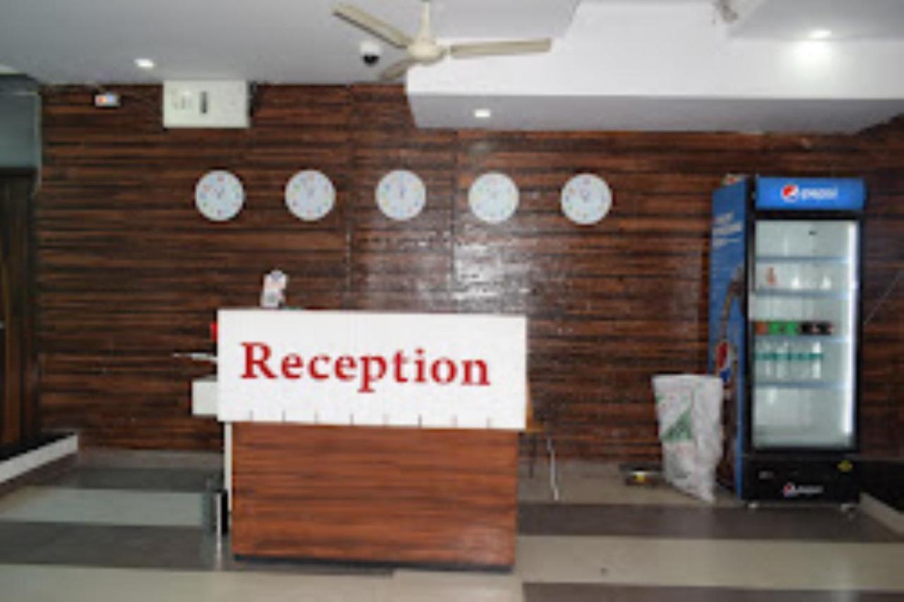 Hotel Vaibhav,Akola Bagian luar foto
