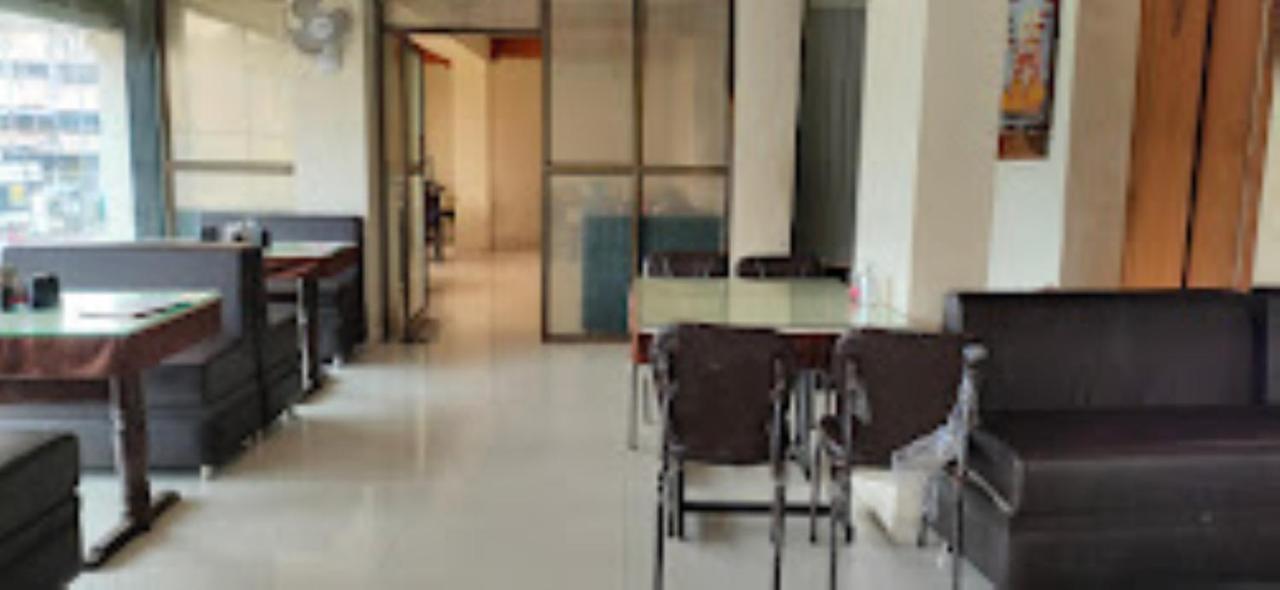 Hotel Vaibhav,Akola Bagian luar foto