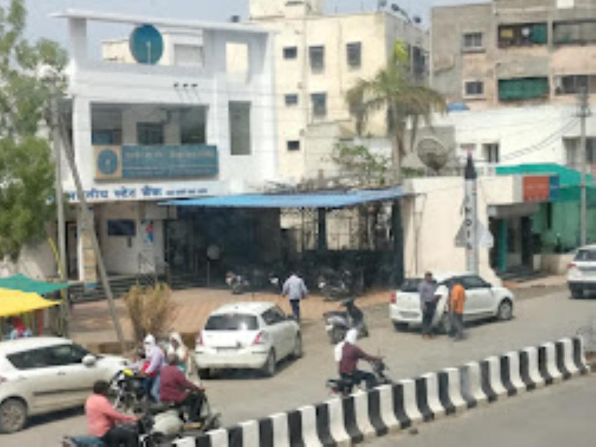 Hotel Vaibhav,Akola Bagian luar foto