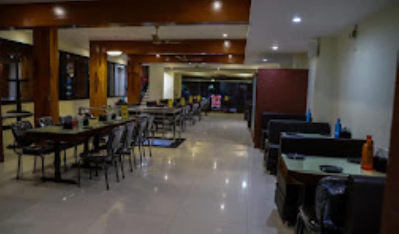Hotel Vaibhav,Akola Bagian luar foto