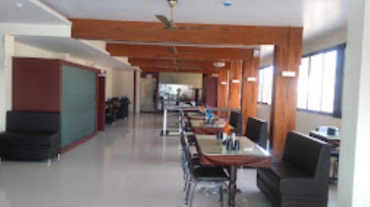 Hotel Vaibhav,Akola Bagian luar foto