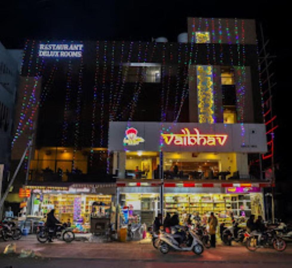 Hotel Vaibhav,Akola Bagian luar foto