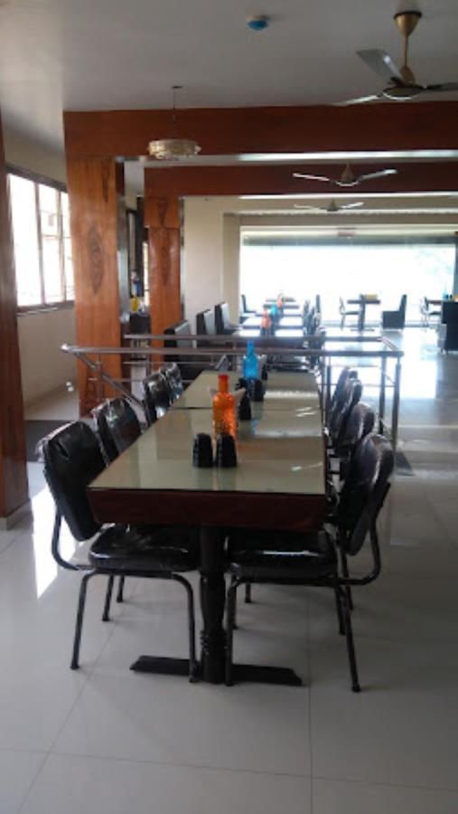 Hotel Vaibhav,Akola Bagian luar foto