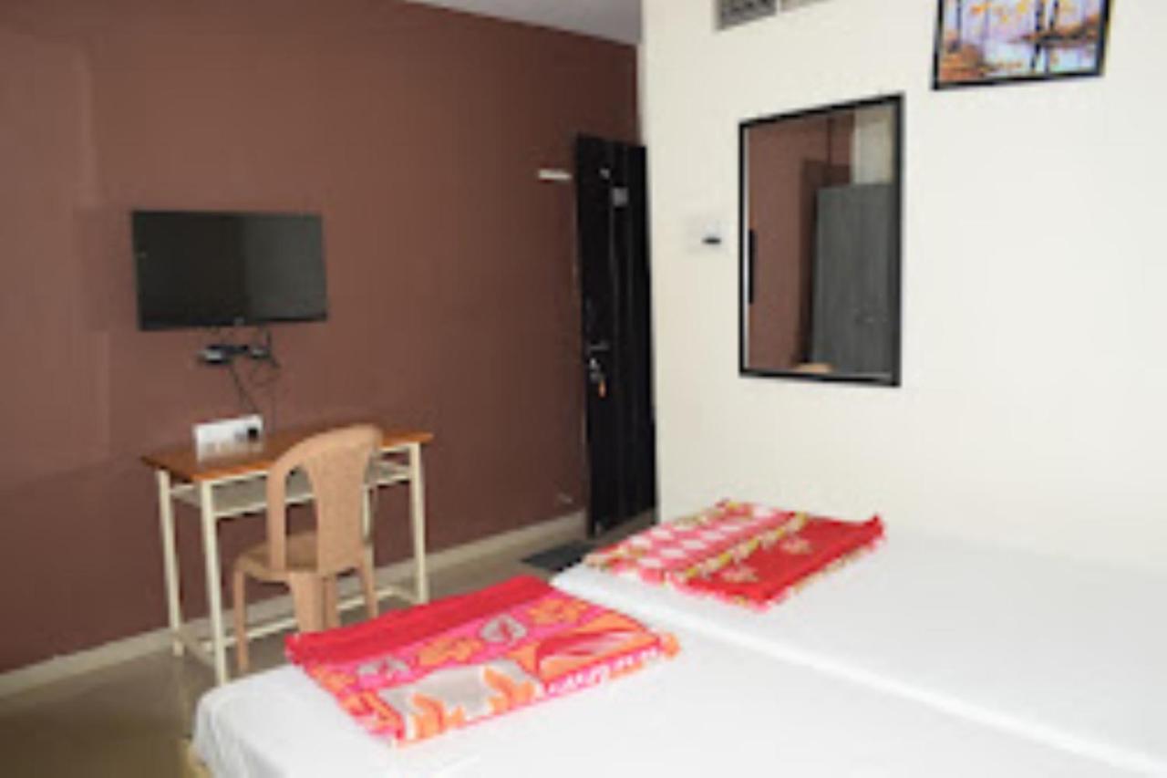 Hotel Vaibhav,Akola Bagian luar foto
